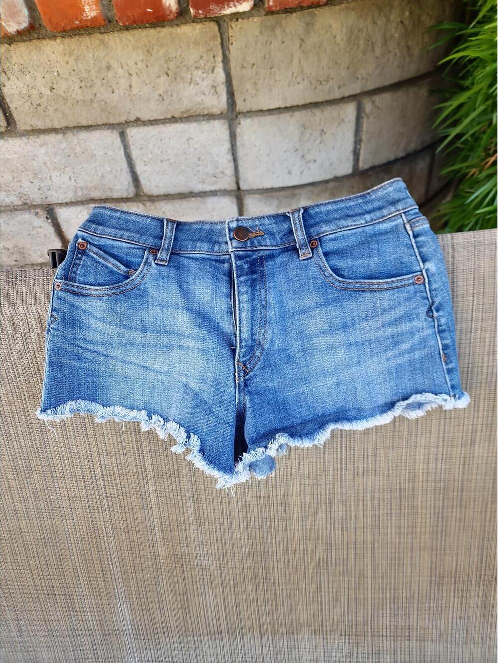 Volcom Cut Off Shorts Size 28